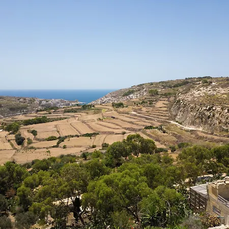 Tuta Agrotourism 住宿加早餐酒店 Kerċem